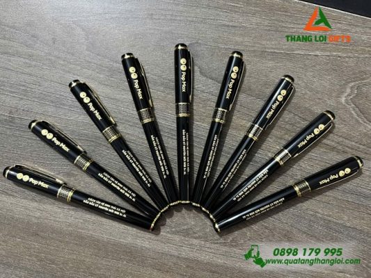  Bút Ký Kim Loại – Màu Đen Khoen Vàng – Khắc Logo Pop Max