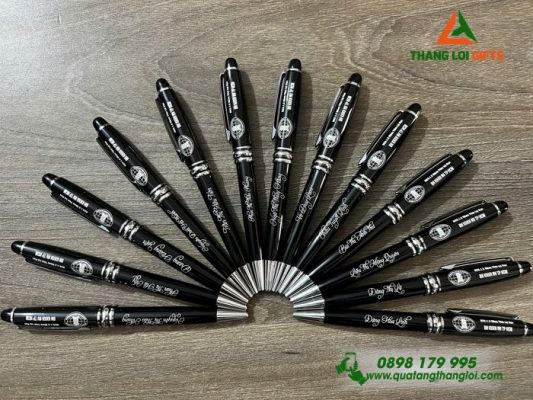 Bút Ký Kim Loại Xoay – Khoen Bạc – Khắc Logo Đại Học KHXH NV