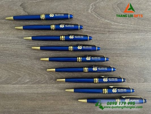 Bút Ký Màu Xanh Khoen Vàng - Khắc Logo Kỷ Niệm 65 Bộ Môn Nhi