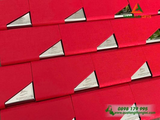 Hộp Đựng Namecard Màu Đỏ - Khắc Logo Doanh Nghiệp DJ Shipping Lines