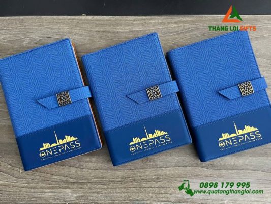 Sổ Tay Bìa Còng Màu Xanh – Ép Kim Vàng Logo Doanh Nghiệp ONEPASS