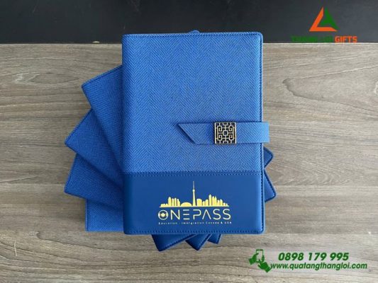 Sổ Tay Bìa Còng Màu Xanh – Ép Kim Vàng Logo Doanh Nghiệp ONEPASS