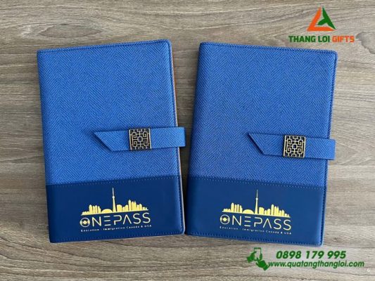 Sổ Tay Bìa Còng Màu Xanh – Ép Kim Vàng Logo Doanh Nghiệp ONEPASS