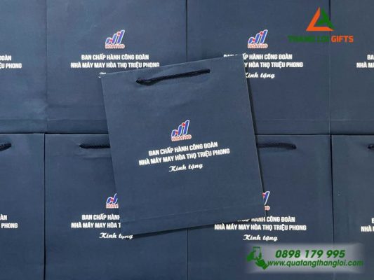 Set Quà Tặng (Sổ+Bút) – In Khắc Logo Nhà Máy May Hòa Thọ Triệu Phong