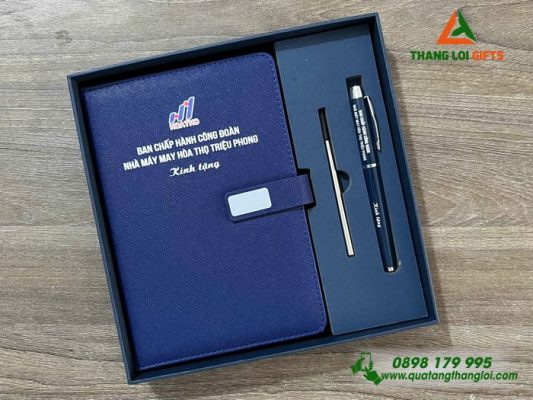 Set Quà Tặng (Sổ+Bút) – In Khắc Logo Nhà Máy May Hòa Thọ Triệu Phong