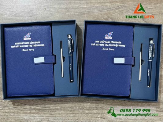 Set Quà Tặng (Sổ+Bút) – In Khắc Logo Nhà Máy May Hòa Thọ Triệu Phong