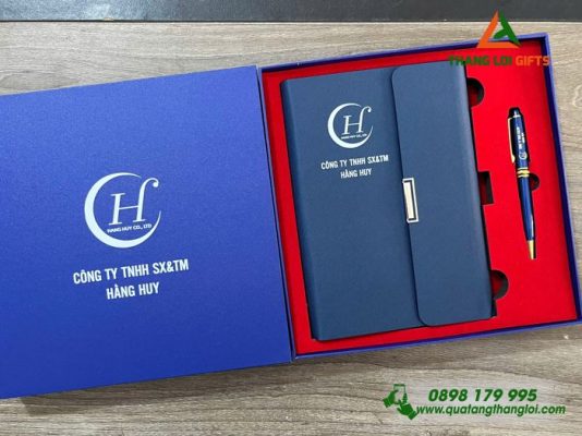 Set Quà Tặng (Sổ + Bút) Màu Xanh – In Khắc Logo Doanh Nghiệp Hằng Huy