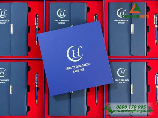 Set Quà Tặng (Sổ + Bút) Màu Xanh – In Khắc Logo Doanh Nghiệp Hằng Huy