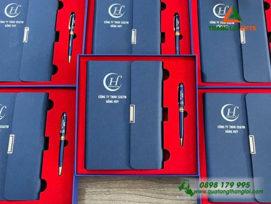 Set Quà Tặng (Sổ + Bút) Màu Xanh – In Khắc Logo Doanh Nghiệp Hằng Huy
