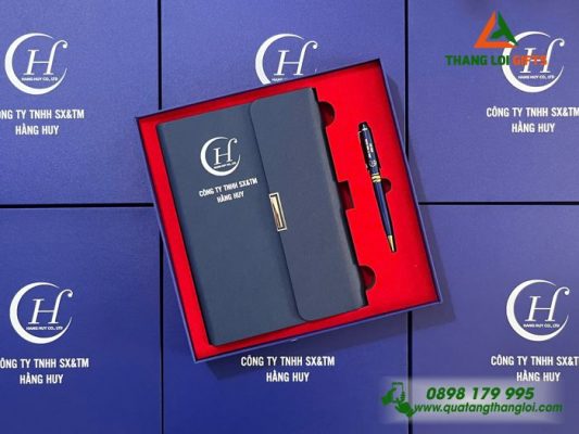 Set Quà Tặng (Sổ + Bút) Màu Xanh – In Khắc Logo Doanh Nghiệp Hằng HuySet Quà Tặng (Sổ + Bút) Màu Xanh – In Khắc Logo Doanh Nghiệp Hằng HuySet Quà Tặng (Sổ + Bút) Màu Xanh – In Khắc Logo Doanh Nghiệp Hằng HuySet Quà Tặng (Sổ + Bút) Màu Xanh – In Khắc Logo Doanh Nghiệp Hằng HuySet Quà Tặng (Sổ + Bút) Màu Xanh – In Khắc Logo Doanh Nghiệp Hằng HuySet Quà Tặng (Sổ + Bút) Màu Xanh – In Khắc Logo Doanh Nghiệp Hằng Huy