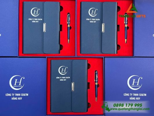 Set Quà Tặng (Sổ + Bút) Màu Xanh – In Khắc Logo Doanh Nghiệp Hằng Huy