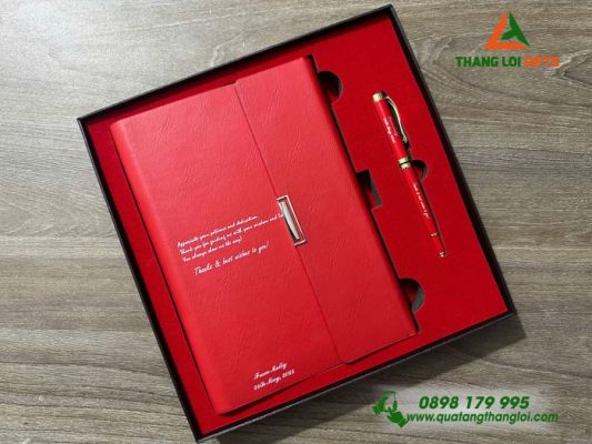 Set Quà Tặng (Sổ+Bút) Màu Đỏ – Khắc Tên,Nội Dung Theo Yêu Cầu