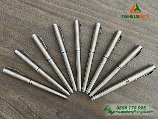 Bút Ký Kim Loại Nắp Đẩy Màu Bạc - Khắc Logo Doanh Nghiệp SOS