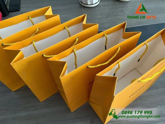 Túi Xách Giấy Ivory Màu Vàng – Ép Kim Logo Doanh Nghiệp Thắng Lợi 