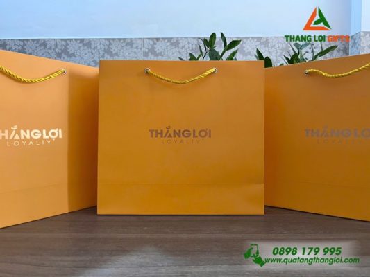 Túi Xách Giấy Ivory Màu Vàng – Ép Kim Logo Doanh Nghiệp Thắng Lợi 
