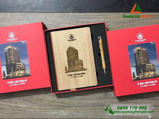 Giftset (Sổ+Bút) Gỗ Tre – In Khắc Logo Central Plaza Hotel