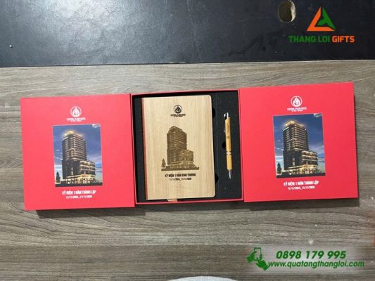 Giftset (Sổ+Bút) Gỗ Tre – In Khắc Logo Central Plaza Hotel