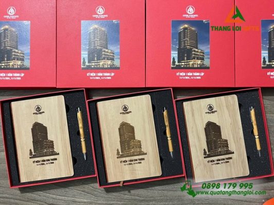 Giftset (Sổ+Bút) Gỗ Tre – In Khắc Logo Central Plaza Hotel