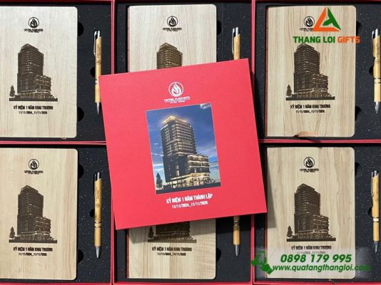 Giftset (Sổ+Bút) Gỗ Tre – In Khắc Logo Central Plaza Hotel