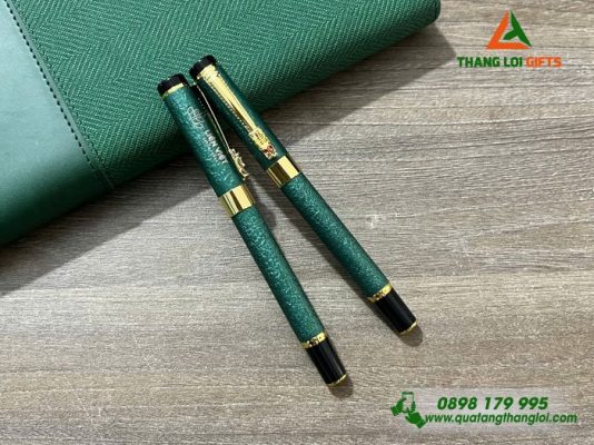 Bút Ký Kim Loại Màu Xanh Lá – Khắc Logo Doanh Nghiệp LIÊN VIỆT