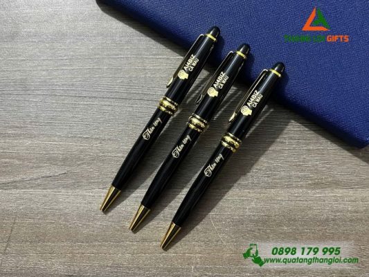 Bút Ký Kim Loại Xoay Màu Đen – In Khắc Logo AI4BZ Cà Mau
