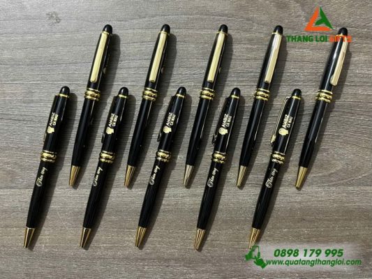 Bút Ký Kim Loại Xoay Màu Đen – In Khắc Logo AI4BZ Cà Mau
