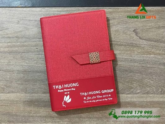 Sổ Tay Bìa Còng Màu Đỏ – In Logo Doanh Nghiệp THAI HUONG