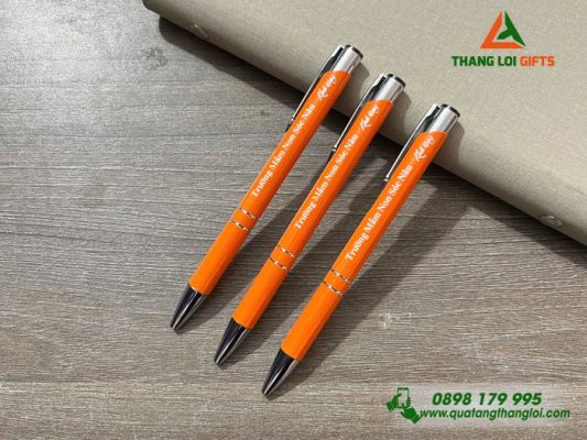 Bút Bi Kim Loại Màu Cam - Khắc Tên Trường Mầm Non Sóc Nâu