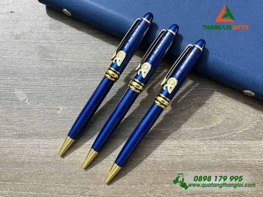 Bút Ký Kim Loại Xoay - Khắc Logo 20 Năm Trường Đại Học Nông Lâm