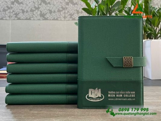 Sổ Tay Bìa Còng Màu Xanh - Ép Kim Logo Trường Cao Đẳng Miền Nam