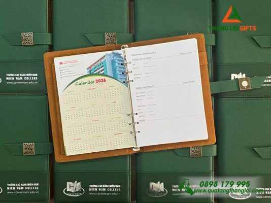 Sổ Tay Bìa Còng Màu Xanh - Ép Kim Logo Trường Cao Đẳng Miền Nam