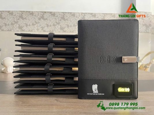 Sổ Tay Đa Năng Màu Đen 8000mAh - Khắc Logo Báo Tuổi Trẻ