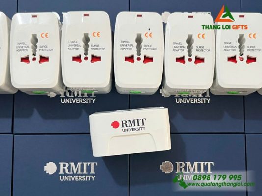 Adapter Du Lịch Màu Trắng – In Logo Trường Đại Học RMIT