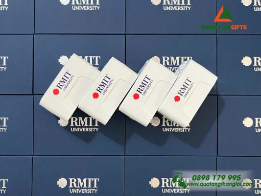 Adapter Du Lịch Màu Trắng – In Logo Trường Đại Học RMIT