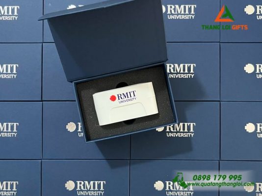 Adapter Du Lịch Màu Trắng – In Logo Trường Đại Học RMIT
