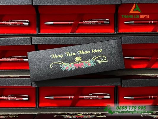 Bộ Bút Bi Kim Loại Bấm Màu Đỏ - In Khắc Merry Christmas