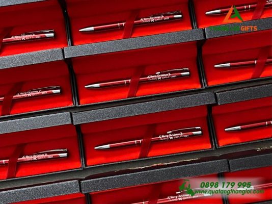 Bộ Bút Bi Kim Loại Bấm Màu Đỏ - In Khắc Merry Christmas