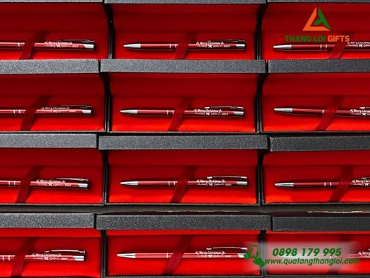 Bộ Bút Bi Kim Loại Bấm Màu Đỏ - In Khắc Merry Christmas