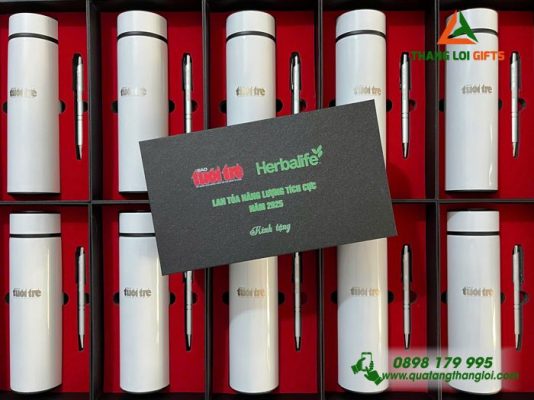Bộ Quà Tặng (Bình+Bút) Màu Trắng - In Khắc Logo Báo Tuổi Trẻ