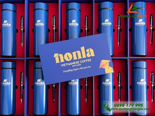 GST 90 – Bộ quà tặng (Bình Giữ Nhiệt + Bút Ký) Màu Xanh - In Khắc Logo NonLa Vietnamese Coffe