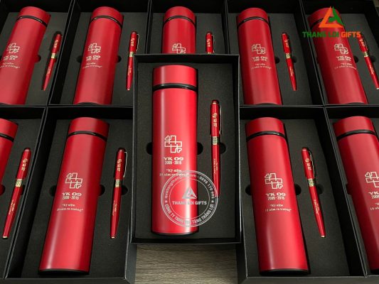 GST 92 – Bộ quà tặng (Bình Giữ Nhiệt + Bút Ký) Màu Đỏ - In Khắc Logo Kỷ Niệm 10 Năm Ra Trường