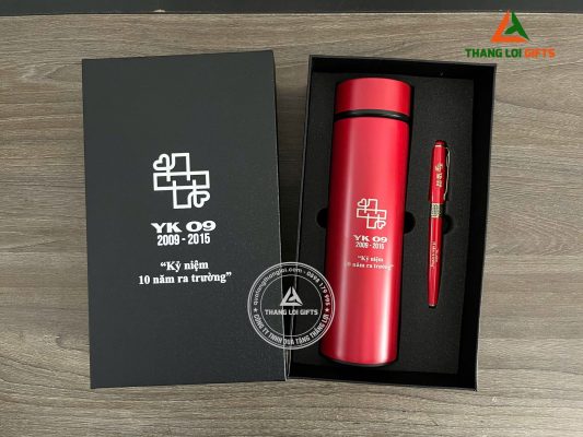 GST 92 – Bộ quà tặng (Bình Giữ Nhiệt + Bút Ký) Màu Đỏ - In Khắc Logo Kỷ Niệm 10 Năm Ra Trường