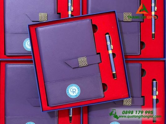 GST 94 – Set Quà Tặng (Sổ+Bút) Màu Tím - In Khắc Logo Làm Quà Tặng 