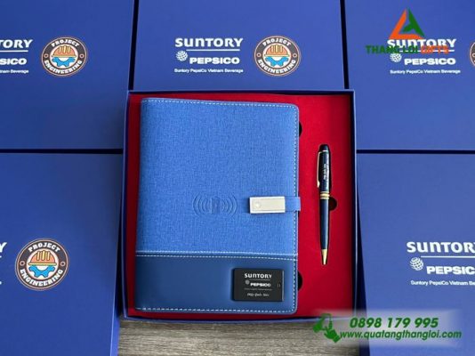 Bộ Quà Tặng (Sổ Đa Năng+Bút Ký) - In Khắc Logo Suntory Pepsico