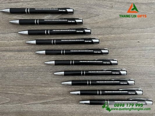 Bút Bi Kim Loại Bấm Màu Đen - Khắc Logo Trường THCS Trần Qúy Cáp
