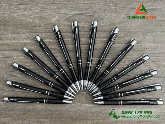Bút Bi Kim Loại Bấm Màu Đen - Khắc Logo Trường THCS Trần Qúy Cáp