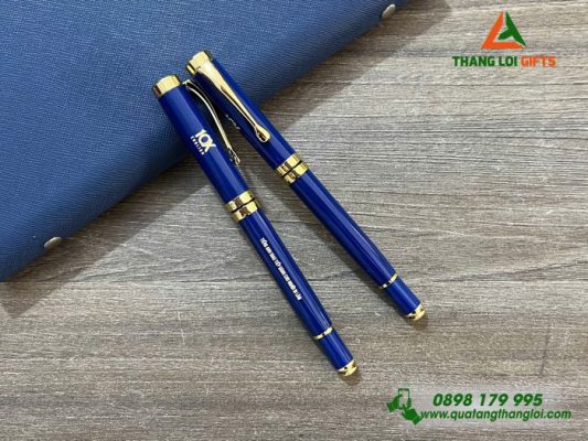 Bút Ký Kim Loại Nắp - Khắc Logo Trung Tâm Tiếng Anh 10X