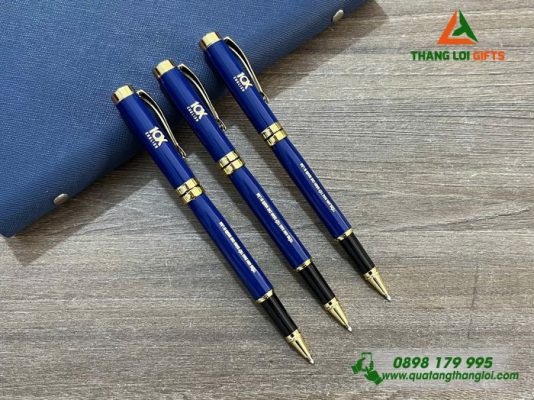 Bút Ký Kim Loại Nắp - Khắc Logo Trung Tâm Tiếng Anh 10X
