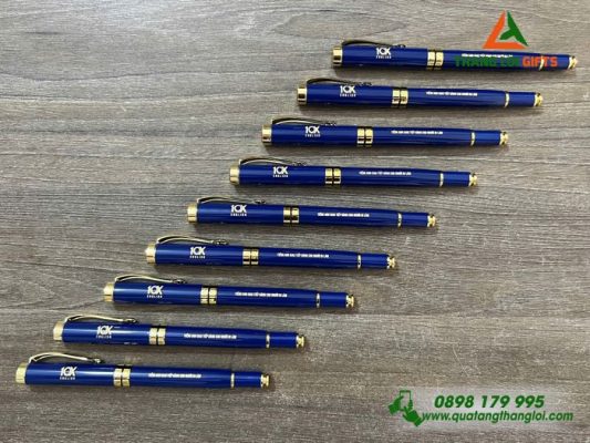 Bút Ký Kim Loại Nắp - Khắc Logo Trung Tâm Tiếng Anh 10X