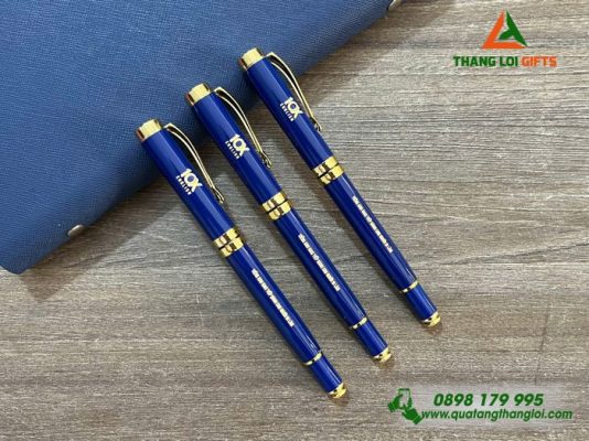 Bút Ký Kim Loại Nắp - Khắc Logo Trung Tâm Tiếng Anh 10X